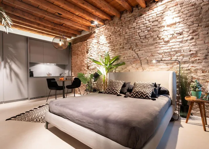 Officine Cavour Hotel *