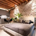 Officine Cavour Otel *